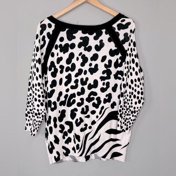Neiman Marcus Animal Print Sweater (L) - Picture 2 of 11